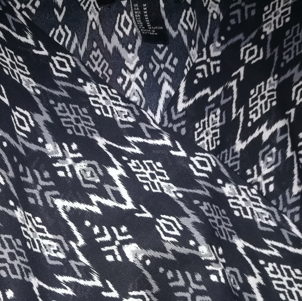 Patterned Romper - Picture 2 of 4